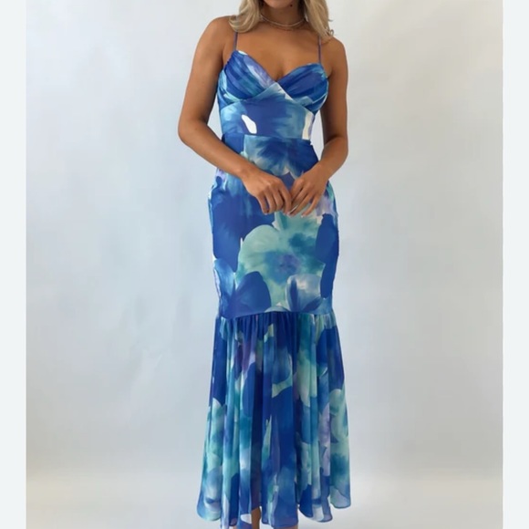 Hello Molly Gorgeous Event Dress - Picture 3 of 9